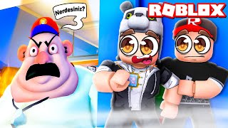 Çatlak Beden Öğretmeninden Kaçıyoruz  Roblox [upl. by Keefer573]