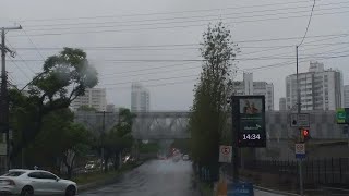 Dia frio para a época com garoa em Porto Alegre cara de inverno  04122023 [upl. by Aknayirp838]