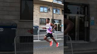 ❌️ BEKELE MARATÓN VALENCIA 2024 ANTES DE SU RETIRADA EN EL KILÓMETRO 30 running bekele [upl. by La Verne884]