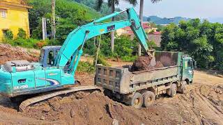 Kobelco sk200 excavator and howo truck [upl. by Nosna]