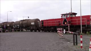 Spoorwegovergang AKI Delfzijl met DB trein [upl. by Kcirdaed]