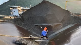 Barge unloading  Relaxing video [upl. by Harriett]