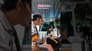 Pertama Reza Artamevia cover music cafe [upl. by Fritz988]