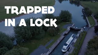 Narrowboat Stuck in a Lock at Night on the Thames E97 [upl. by Gorden]