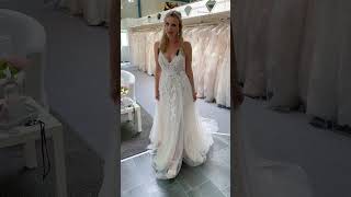 Richtig gehen im Schleppenkleid Tipps für die perfekte Hochzeit weddingdress bridetobe [upl. by Judenberg]