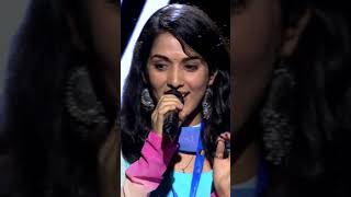 Shreya Singing Baahon Men Chale Aao live shreyaghoshal anamika latamangeshkar live music [upl. by Delmore]