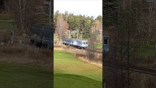 UBxpUbpX10p passerar Djursholms Golfbana train trainspotting roslagsbanan railway sweden [upl. by Llertnac]