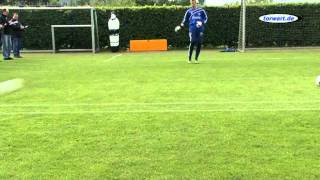 torwartdeTorwarttraining mit T Schlieck  Aufwärmen mit Fangtechnik und Fußballtechnik II [upl. by Cressy157]