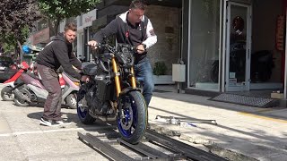 unboxing 2022 YAMAHA MT09 SP special edition [upl. by Guglielma38]