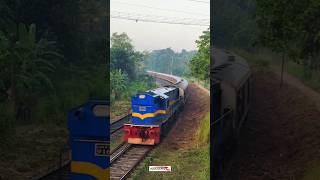 යාල්දේවිය💙 jaffna yaldevi train srilanka rare trending travel indian wdm3d icf morning [upl. by Rebmat902]