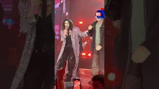 Laura Pausini amp Biagio Antonacci cantano quotTra Te e Il Marequot a sorpresa al Forum di Milano [upl. by Anurag534]