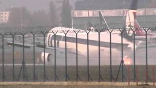 Boeing 767 NewarkWarsaw Okecie LOT accident landing 011111 [upl. by Adraynek372]