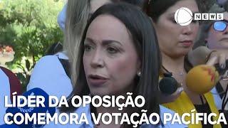 Líder da oposição venezuelana María Corina Machado comemora votação pacífica [upl. by Nosemaj]