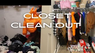 DECLUTTERING AND ORGANIZING MY CLOSET [upl. by Arte]