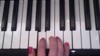 How to play  Bring me to life  Evanescence  on piano  pianolesson  gratismuziekschool [upl. by Ahsinev453]