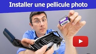 Installer une pellicule dans un appareil photo argentique [upl. by Ilohcin]