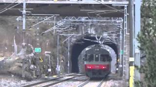 Finnish Y commuter train passes Espoo with arcing pantographs [upl. by Sidoeht42]