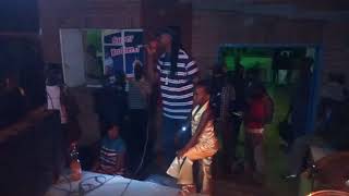 ESIN ZULU LIVE AT RUSUNUNGUKO BAR CHITUNGWIZA [upl. by Eened]