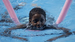 SICHER UND SELBSTBEWUSST IM WASSER  SchwimmIntensivkurse [upl. by Enayr951]