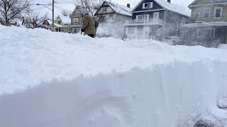 Tempête glacée aux EtatsUnis  une trentaine de morts et des milliers de foyers sans électricité [upl. by Mickey727]