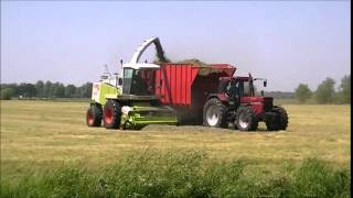 Chopping grass with Claas Jaguar 860 [upl. by Halimak]