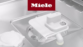 Hoe vervang ik de afdekking van het filtersysteem van mijn Miele vaatwasser  Miele [upl. by Dorn]