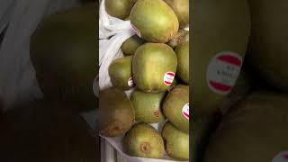 Kiwi ផ្អែមឆ្ងាញ់ណាស់ ផ្លែគីវី Kiwi fruits food yummy [upl. by Ronoc]