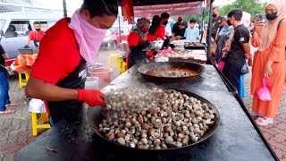 MALAYSIAN STREET FOOD  Grilled Cockles and Oysters  Stadium Shah Alam Ramadan Bazaar [upl. by Boesch264]