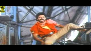 Venkatesh comedy fight with vilans batch in Railway stationCoolie No1 [upl. by Daphna874]