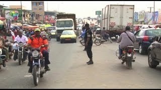 Cameroun Le phénomène des motos taxis à Douala [upl. by Patrica]