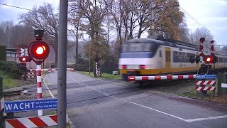 Spoorwegovergang Rheden  Dutch railroad crossing [upl. by Ghassan]