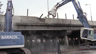 La demolizione del ponte crollato dopo lesplosione a Bologna [upl. by Bucella]