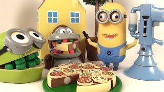 Shrek et le Singe Mangent de la Pizza en bois à découper avec le Minion Parlant [upl. by Trenna]