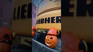 Fröhliches Halloween 😱🎃 ltgseelow rohrleitungsbau tiefbau berlin liebherr baggerfahrer [upl. by Vasti726]