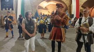 Tortoreto Lassessore al turismo e cultura Giorgio Ripani saluta il pubblico del Palio [upl. by Tiffi234]