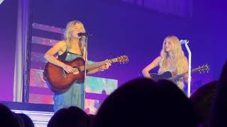 Kelsea Ballerini amp Georgia Webster  Homecoming Queen  20230310  Minneapolis Minnesota [upl. by Magdala]