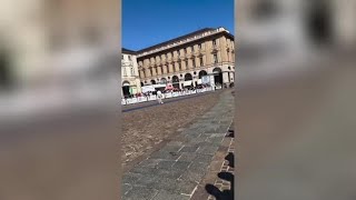 Torino il momento dellincidente al salone dellauto in un video [upl. by Baer]