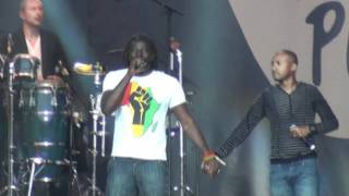 Ouvrez les frontieres TIKEN JAH FAKOLY amp SOPRANO Live a paris Champs de Mars [upl. by Oivatco]