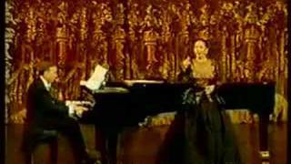 Teresa BERGANZA sings quotHabaneraquot from Carmen GBizet [upl. by Imhskal458]