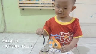 Melatih Motorik Halus Anak 1 tahun [upl. by Atinehc]