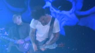 Synyster Gates  Live  quotBuried Alivequot guitar solo [upl. by Shing50]