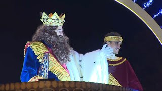 Sus Majestades los Reyes Magos de Oriente llegan al centro de Madrid [upl. by Nosde503]