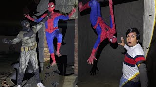 SpiderMan vs BatMan Fighting 😨 in My Zoo [upl. by Halsy]