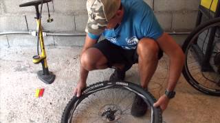 Démontage pneu vtt tubeless  080 [upl. by Fusuy930]