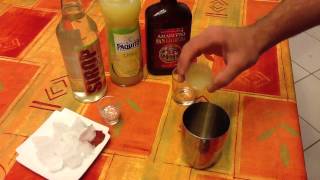 Faire le cocktail Amaretto Sour  Idée apéritif [upl. by Ozmo]