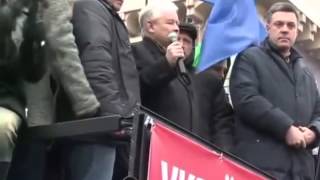 Jarosław Kaczyński pozdrawia tłum w Kijowie banderowskim zawołaniem [upl. by Nylime465]