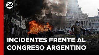 🚨 MÁXIMA TENSIÓN  Incidentes frente al Congreso Argentino por el tratamiento de la quotLey Basesquot [upl. by Vullo]