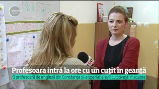 O profesoară din Constanţa îşi blesteamă elevii şi le povesteşte că are mereu cu ea un cuţi [upl. by Bellew]