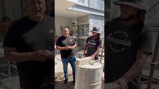 ¿Serán los martillos o los personajes🤣 nochedeperrostv humor contruccion trabajadores [upl. by Elbart755]