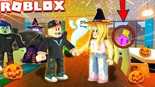 ROBLOX ŻYCIE  IMPREZA HALLOWEENOWA PODGLĄDACZ UCIEKA Roblox Bloxburg Roleplay  VITO I BELLA [upl. by Ellehcim]